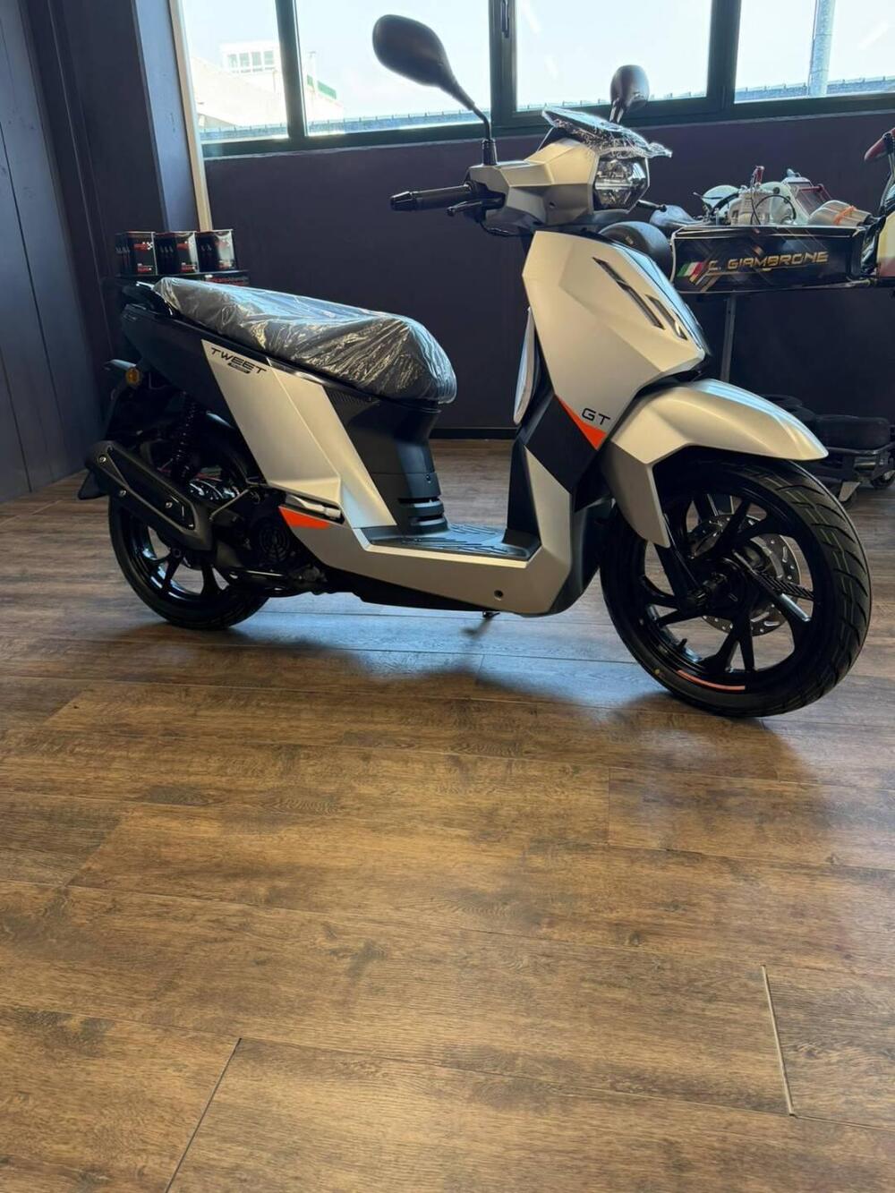 Peugeot Tweet 200 FL GT (2025 - 26) (2)