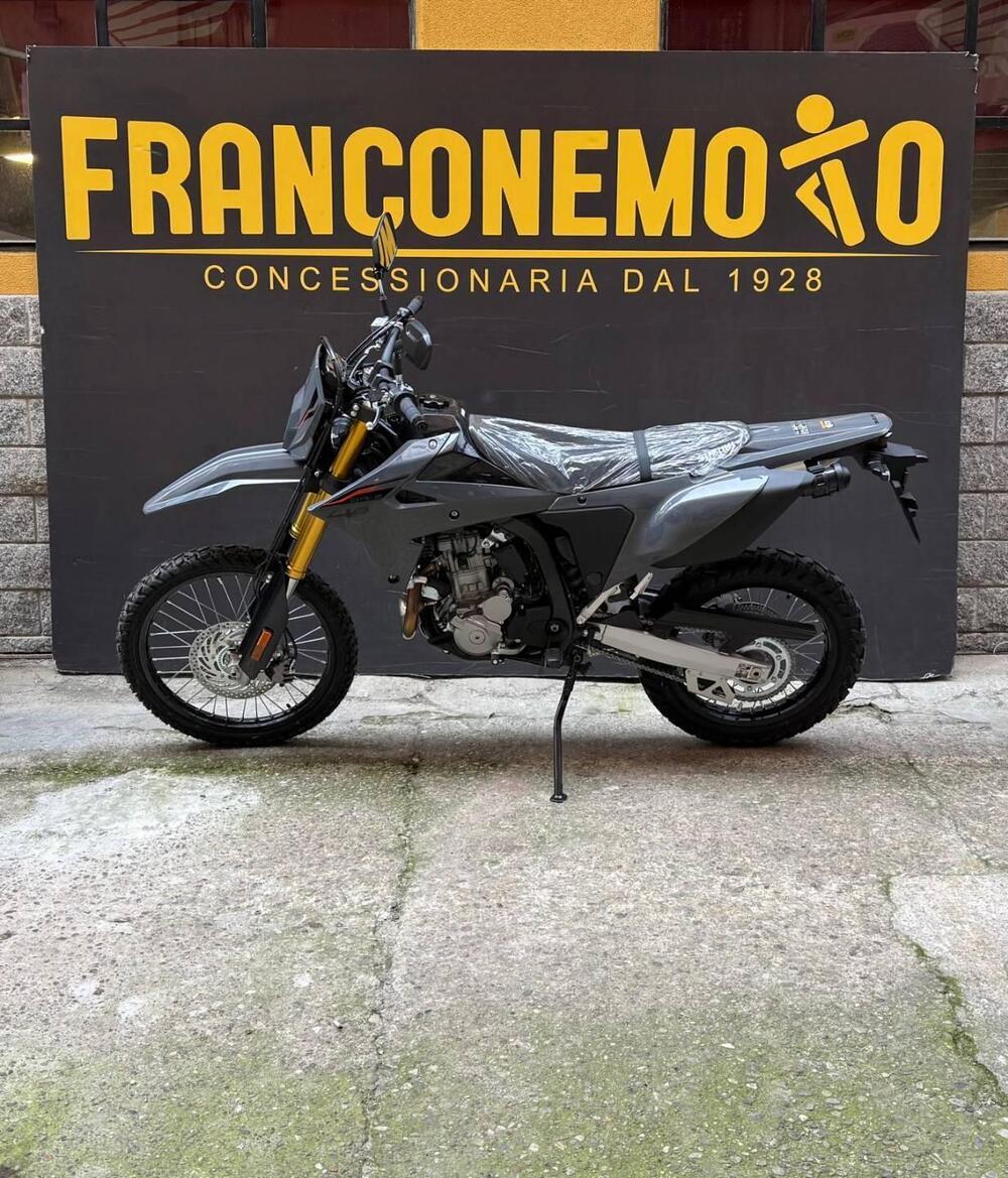 Suzuki DR-Z4S (2025 - 26) (4)