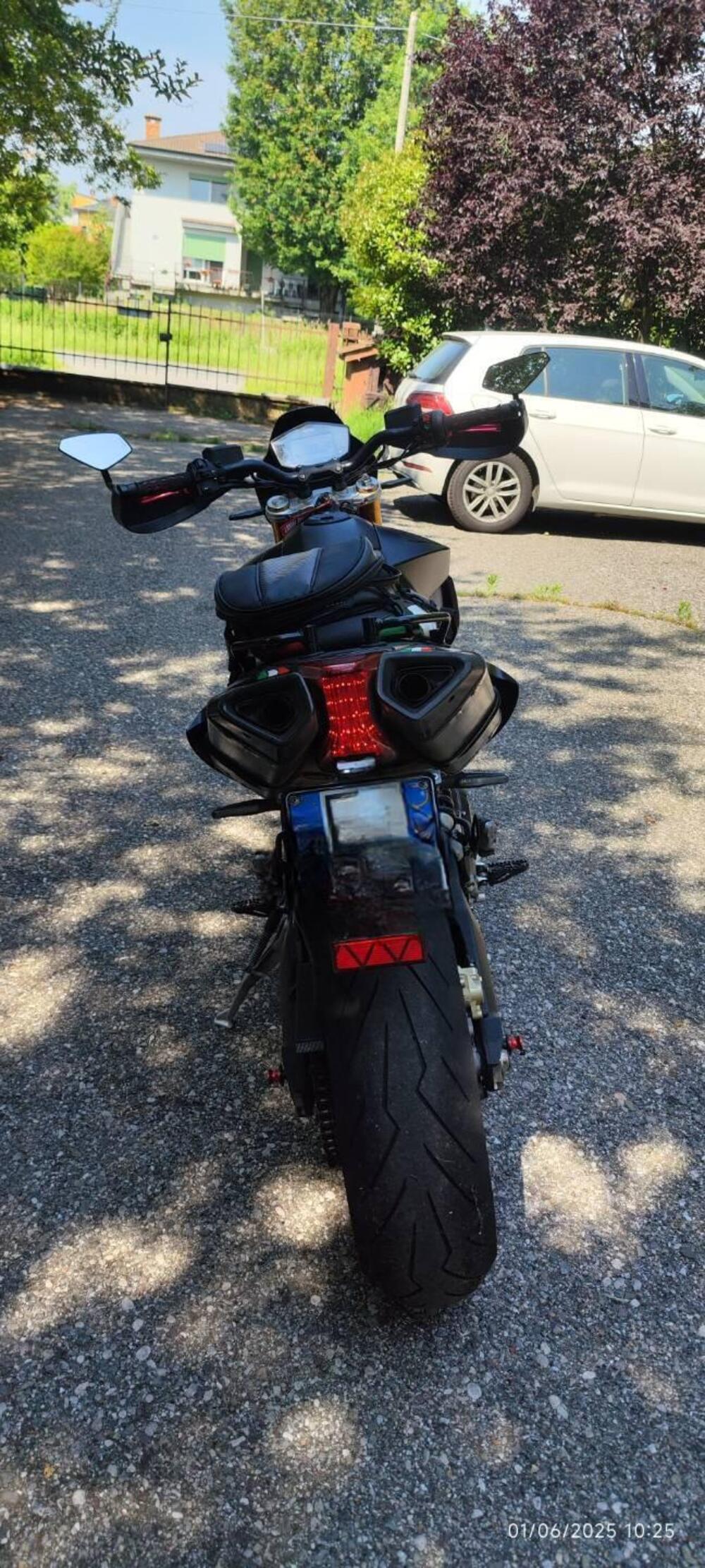 Aprilia Dorsoduro 900 (2017 - 20) (2)