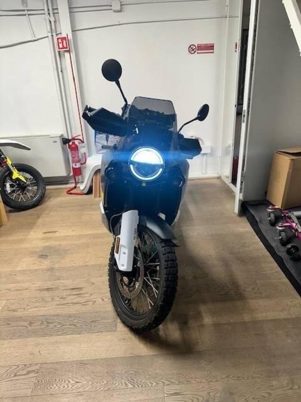 Husqvarna Norden 901 (2022 - 26) (3)