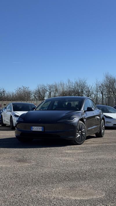 Tesla Model 3 Standard: la base che non sembra base