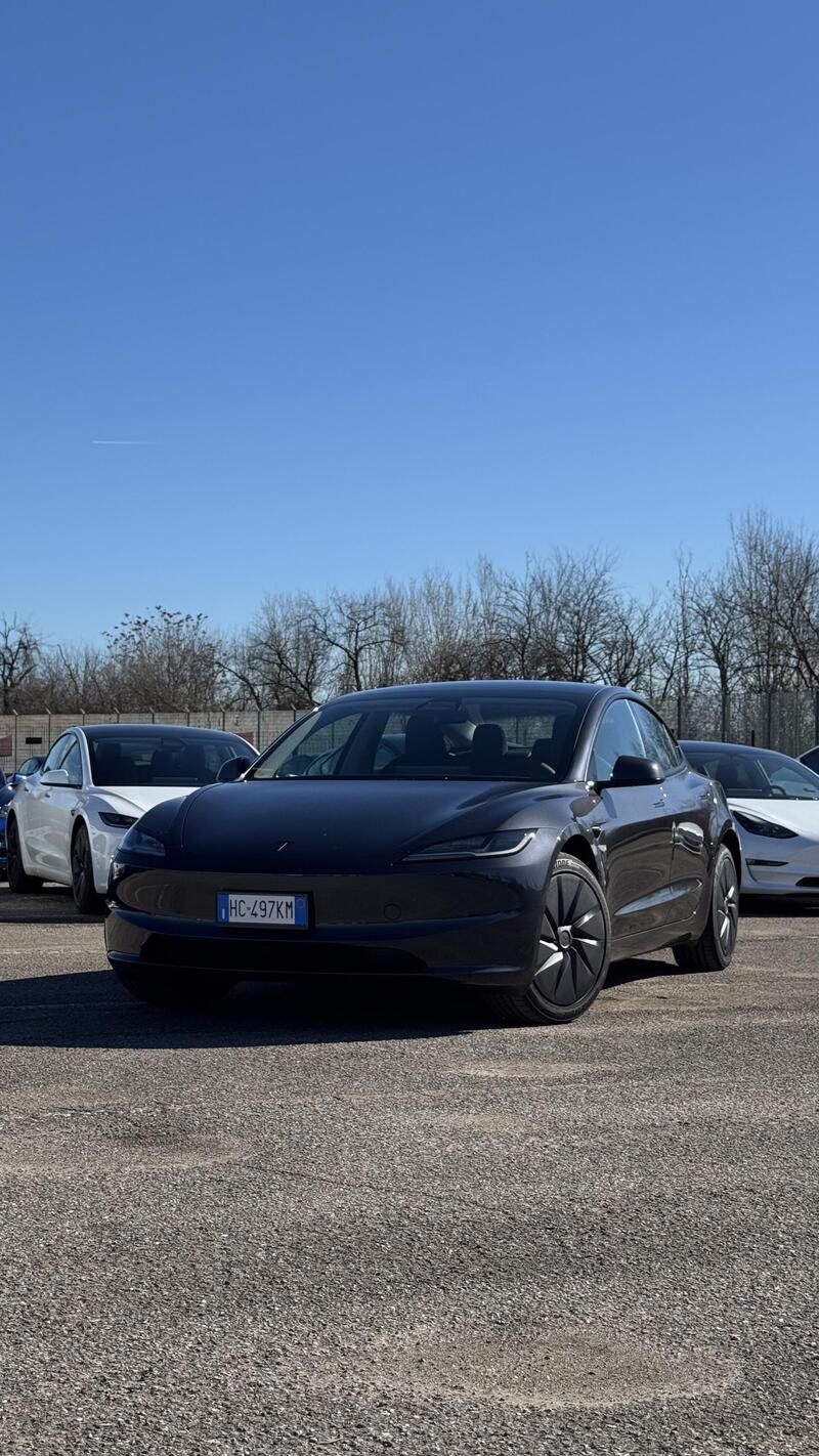 Tesla Model 3 Standard: la base che non sembra base