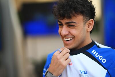 F1. Arvid Lindblad esclusivo: &ldquo;Max Verstappen? Incredibilmente umile. Lewis Hamilton? Surreale essere in griglia con lui. Se non fosse per il Dottor Marko non sarei qui&rdquo;