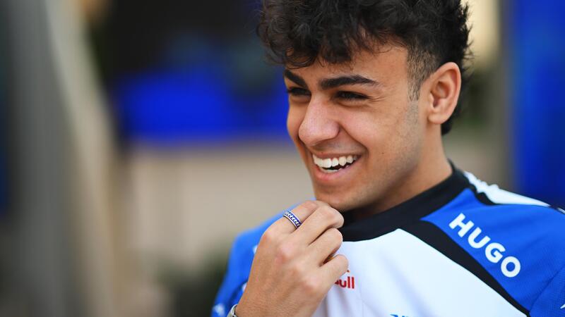 F1. Arvid Lindblad esclusivo: &ldquo;Max Verstappen? Incredibilmente umile. Lewis Hamilton? Surreale essere in griglia con lui. Se non fosse per il Dottor Marko non sarei qui&rdquo;