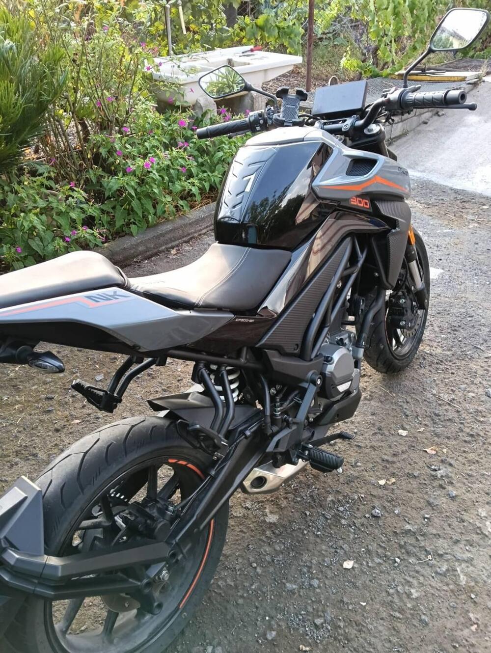 CFMOTO 300NK (2021 - 26) (11)