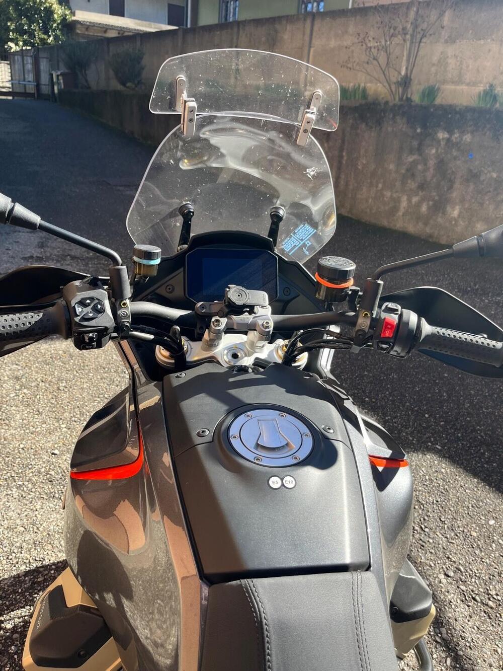 Moto Guzzi V100 Mandello S (2022 - 24) (4)