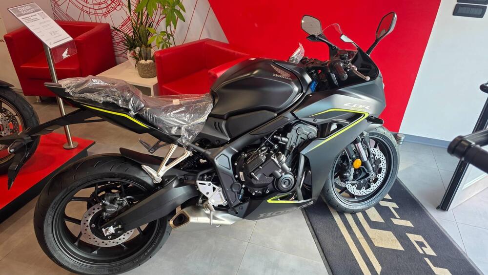 Honda CBR 650 R E-Clutch (2024 - 26) (2)