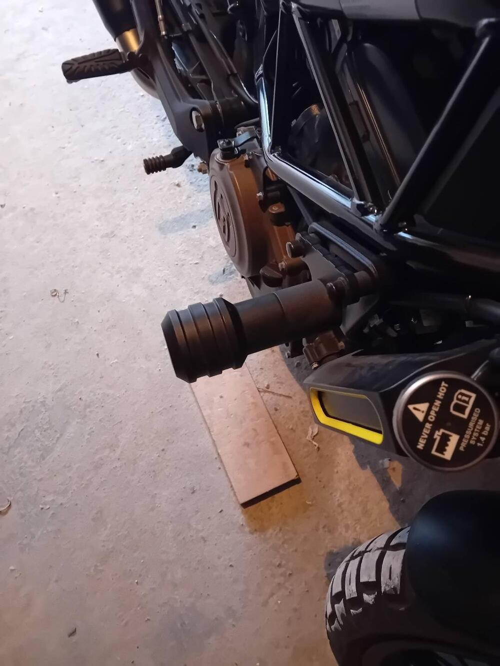 Husqvarna Svartpilen 401 (2021 - 23) (5)