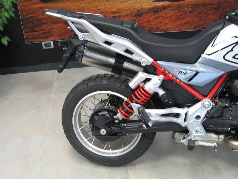 Moto Guzzi V85 TT (2024 - 26) (4)