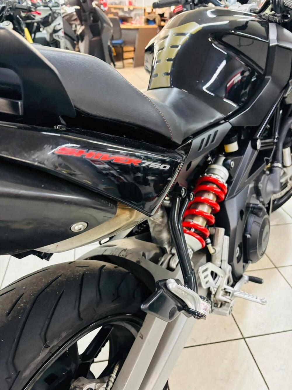 Aprilia Shiver 750 (2010 - 16) (3)