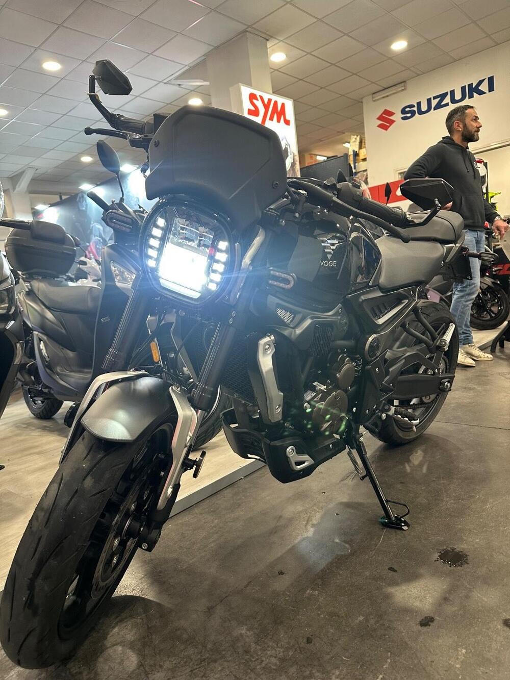 Voge Trofeo 300AC (2021 - 26) (2)