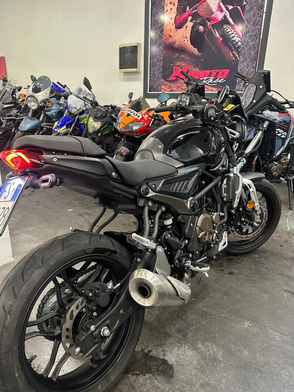 Voge Trofeo 300AC (2021 - 26) (5)