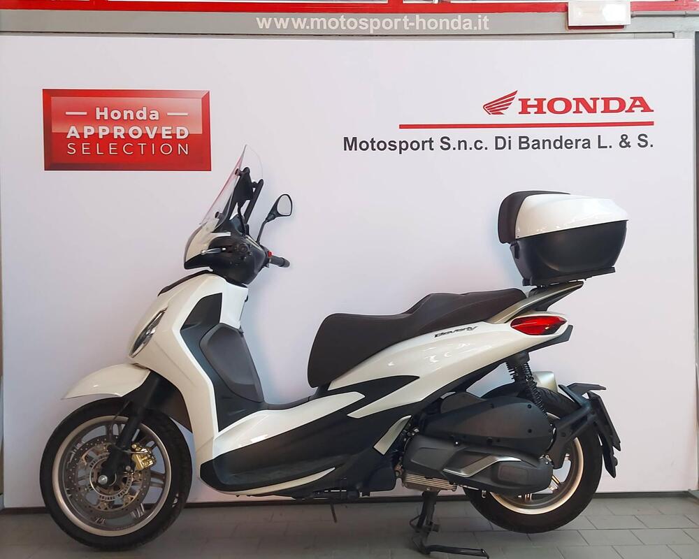 Piaggio Beverly 300 Hpe (2021) (2)