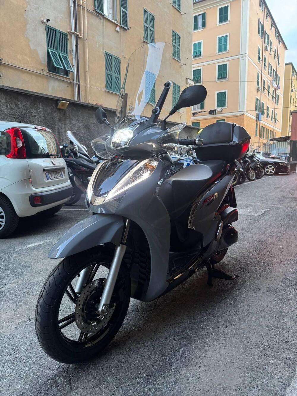 Honda SH 300 i ABS (2016 - 20) (2)