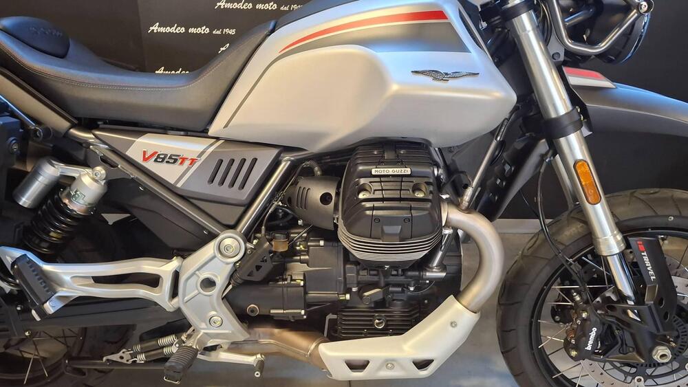 Moto Guzzi V85 TT Travel (2021 - 23) (4)