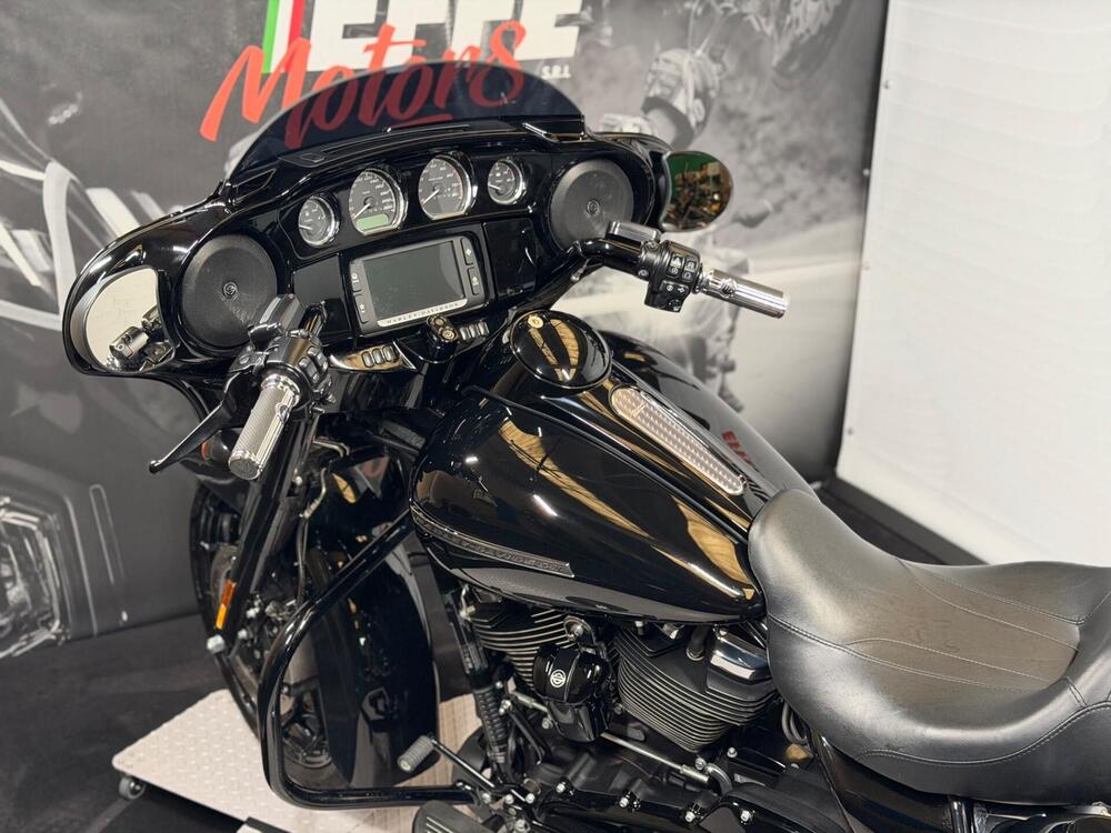 Harley-Davidson 107 Street Glide Special (2017 - 19) - FLHXS (11)