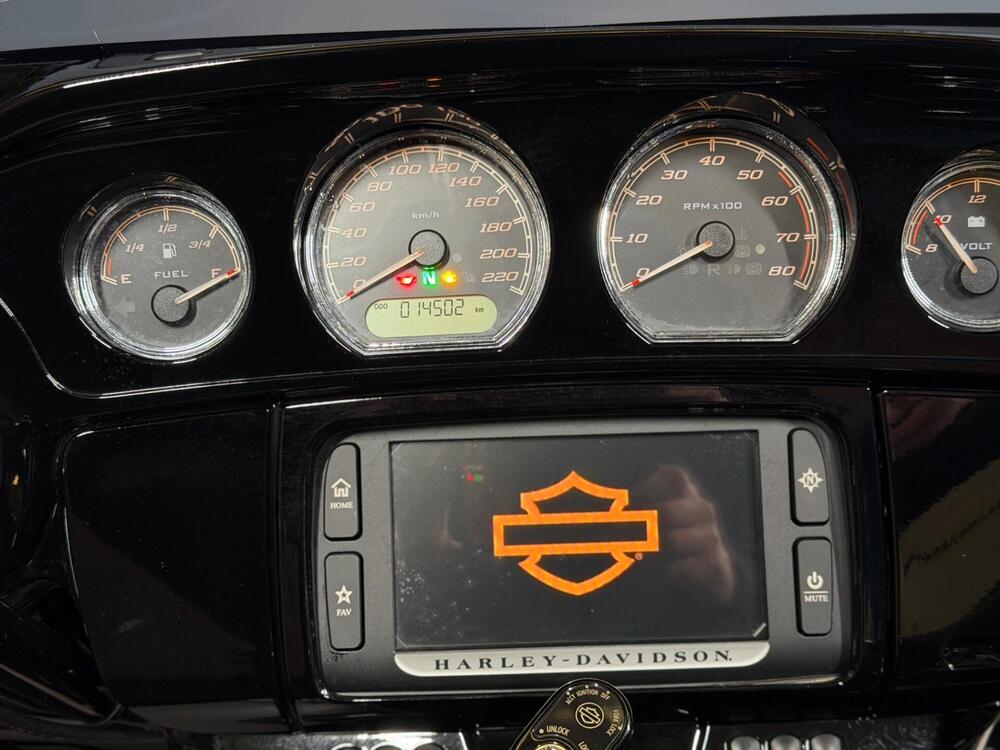 Harley-Davidson 107 Street Glide Special (2017 - 19) - FLHXS (16)