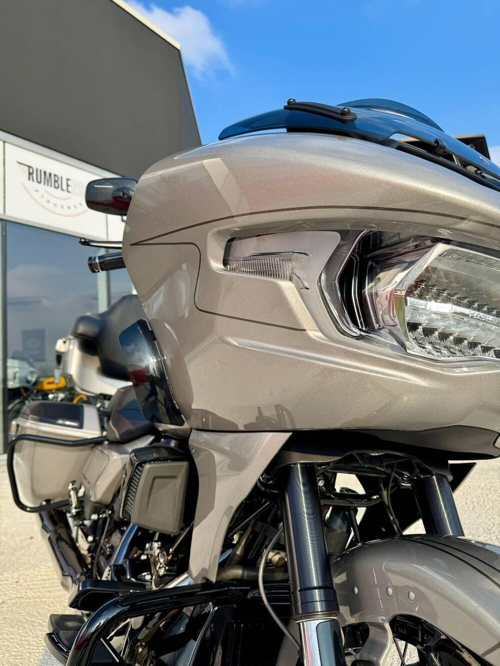 Harley-Davidson CVO Road Glide (2023) (2)