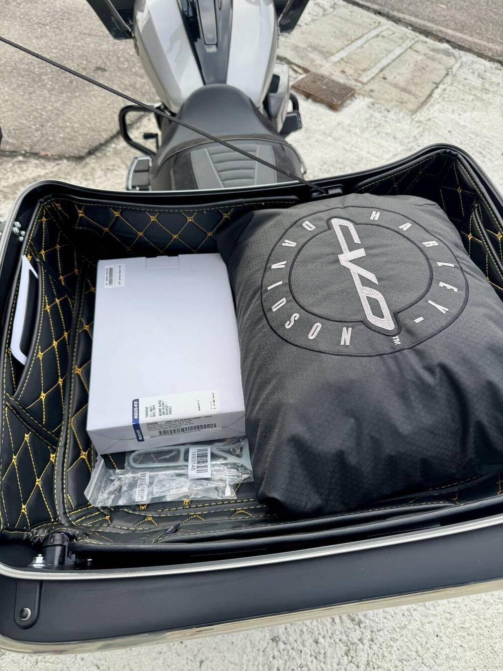 Harley-Davidson CVO Road Glide (2023) (10)