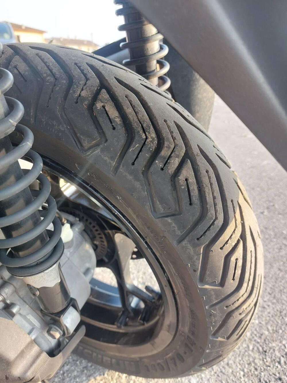 Yamaha X-Max 300 ABS (2017 - 20) (4)