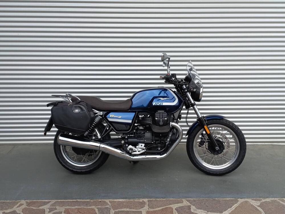 Moto Guzzi V7 Stone Special Edition (2022 - 25) (2)