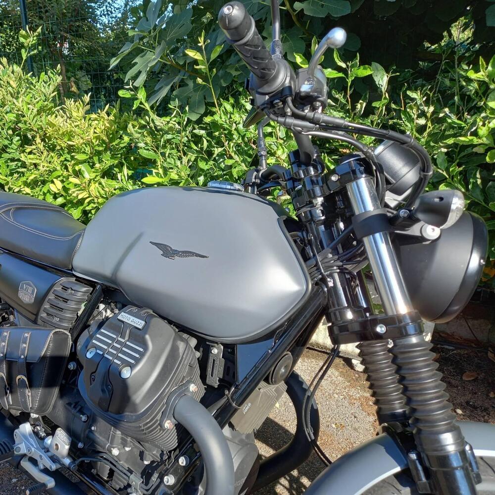 Moto Guzzi V7 III Stone (2017 - 20)