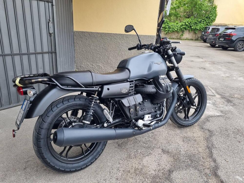 Moto Guzzi V7 III Stone (2017 - 20) (2)