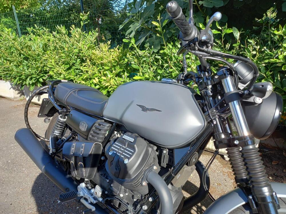Moto Guzzi V7 III Stone (2017 - 20) (3)