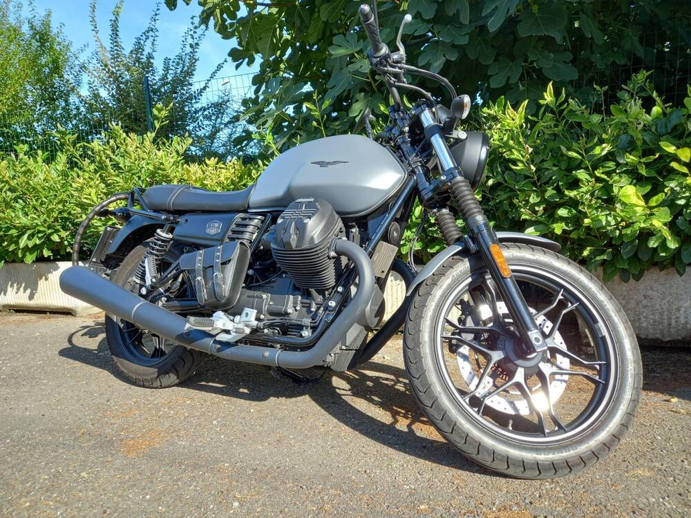 Moto Guzzi V7 III Stone (2017 - 20) (4)