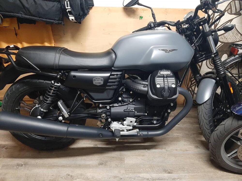 Moto Guzzi V7 III Stone (2017 - 20) (6)