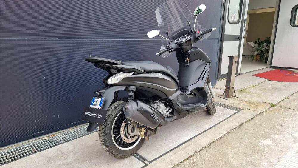 Piaggio Beverly 300 i.e. Police ABS-ASR (2017 - 20) (2)