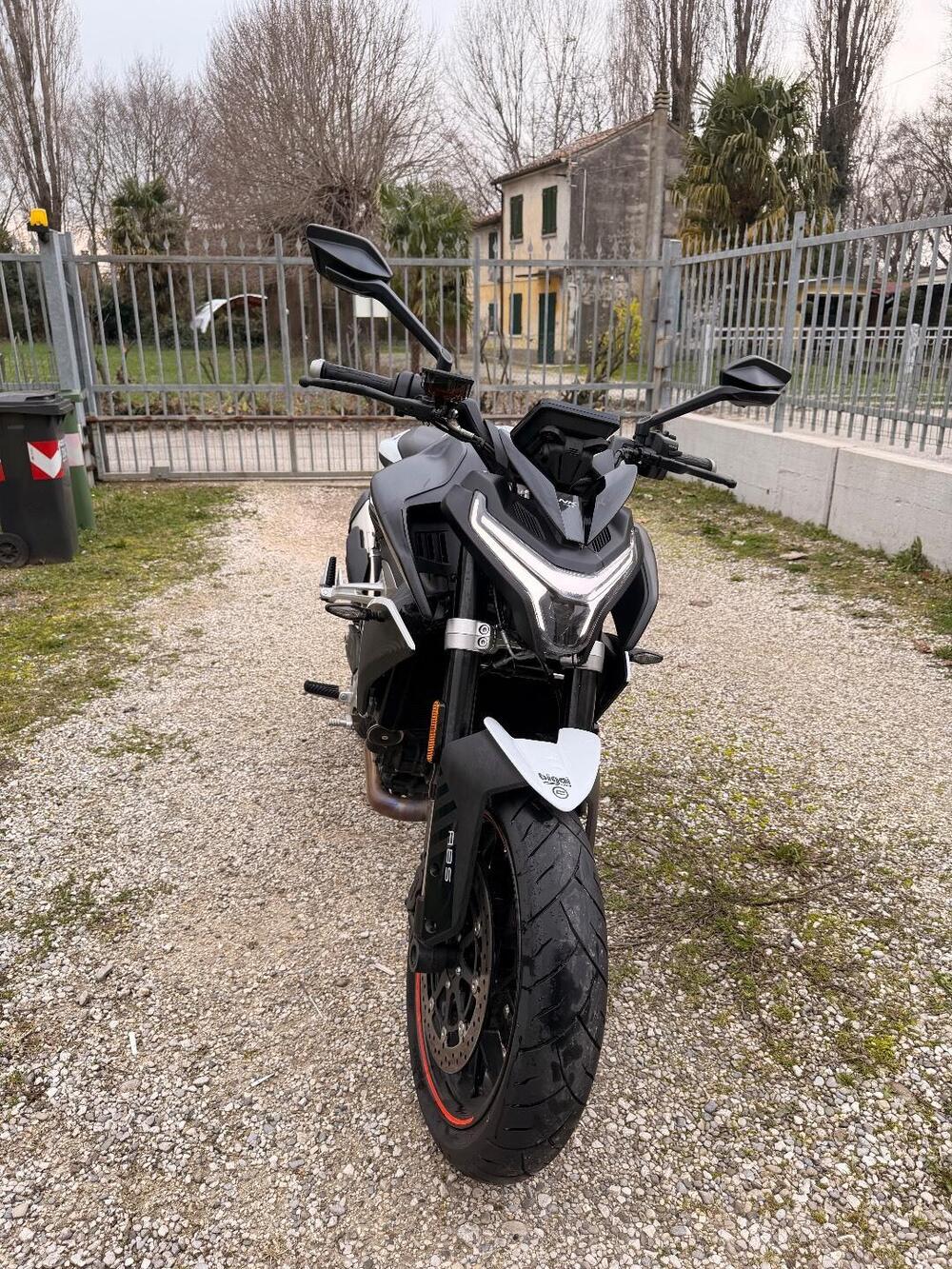 CFMOTO 800NK Advanced (2023 - 26) (3)