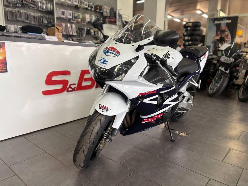 Honda CBR 900 RR Fireblade (2002 - 04) (2)