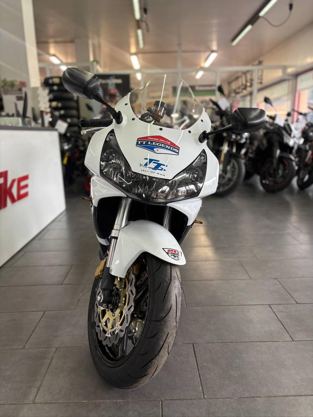 Honda CBR 900 RR Fireblade (2002 - 04) (3)