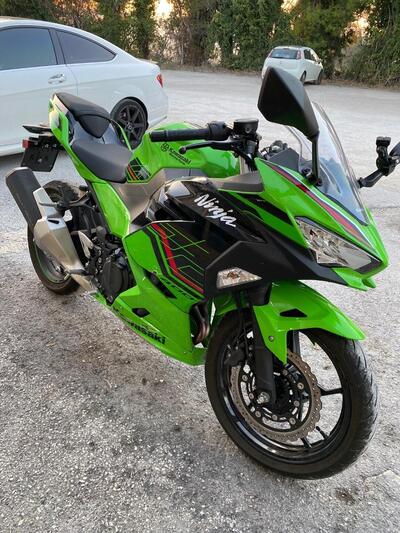 Kawasaki Ninja 400 (2023) usata