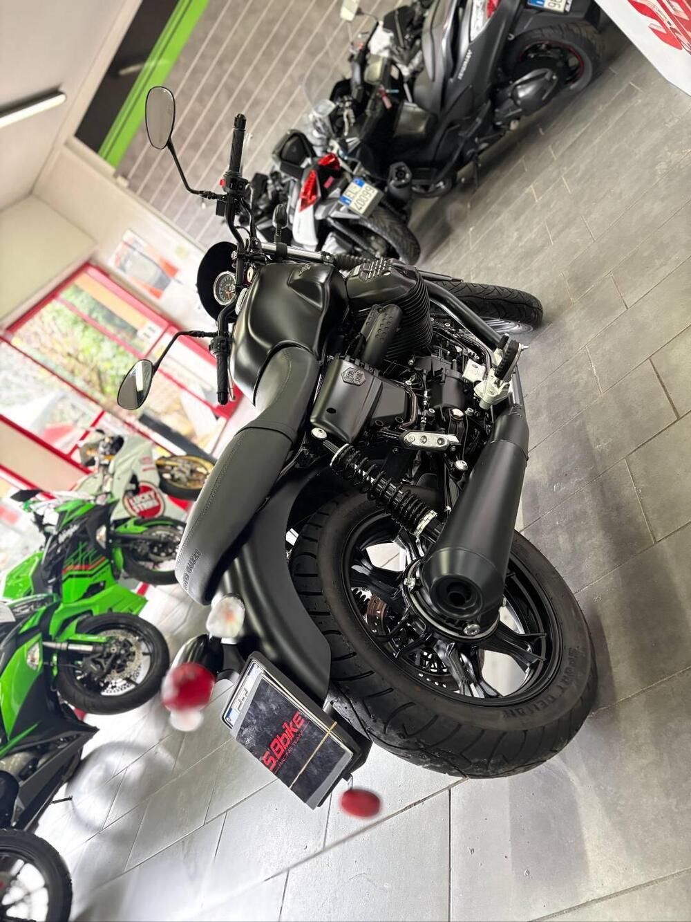 Moto Guzzi V7 III Stone (2017 - 20) (4)
