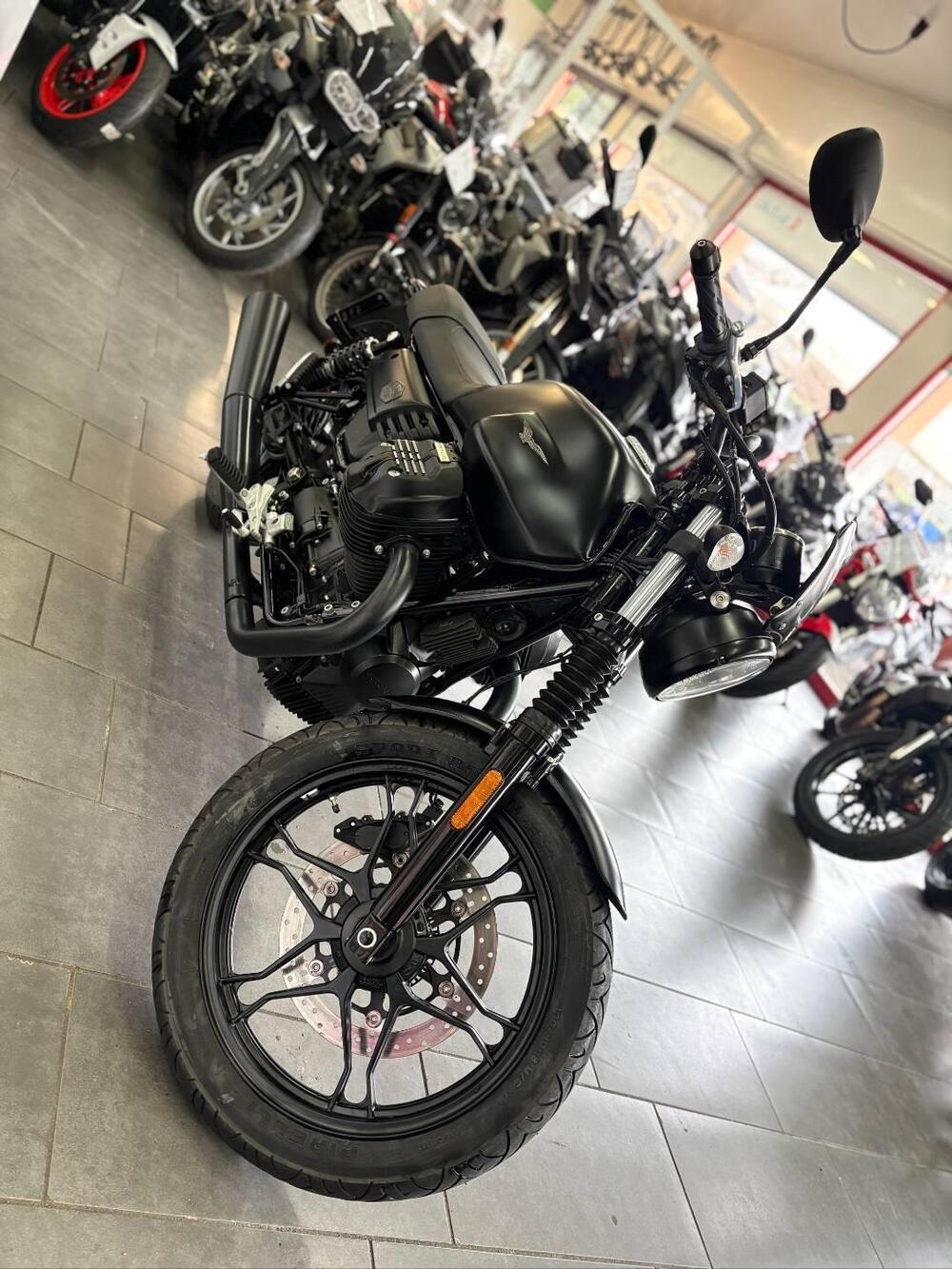 Moto Guzzi V7 III Stone (2017 - 20) (5)