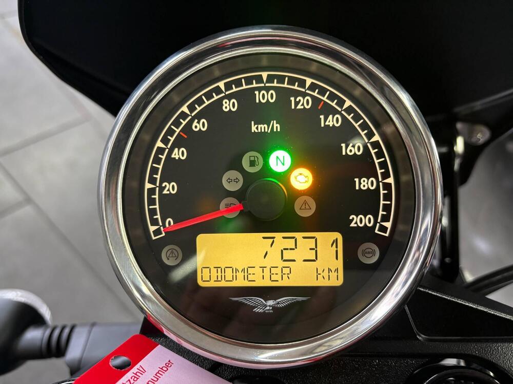 Moto Guzzi V7 III Stone (2017 - 20) (7)