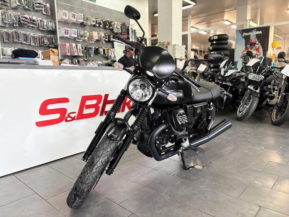 Moto Guzzi V7 III Stone (2017 - 20) (2)