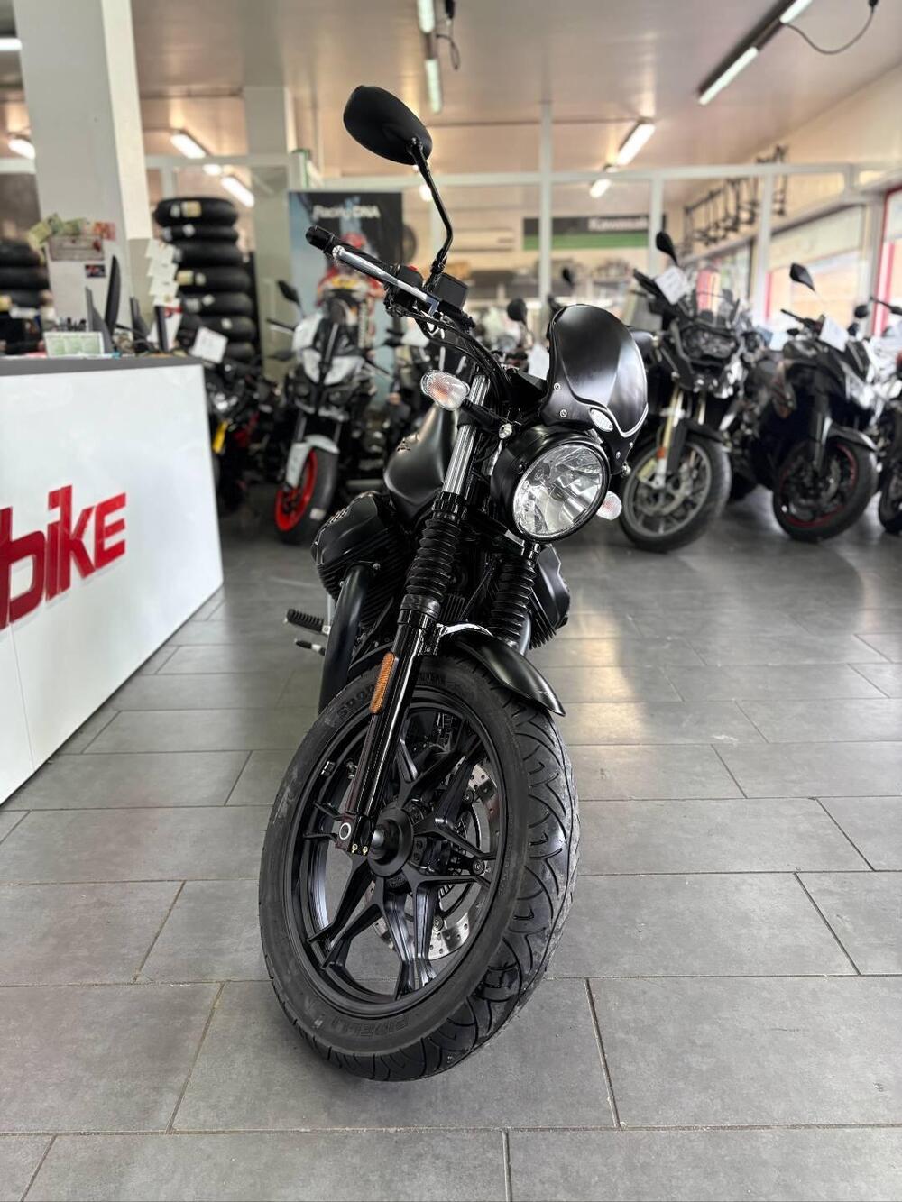 Moto Guzzi V7 III Stone (2017 - 20) (3)