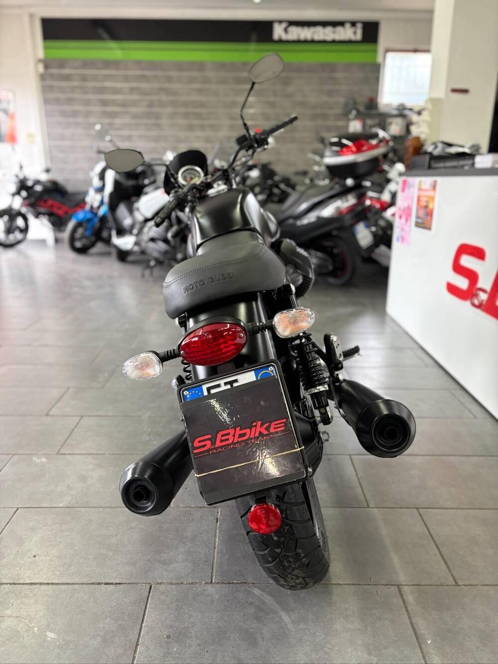 Moto Guzzi V7 III Stone (2017 - 20) (6)