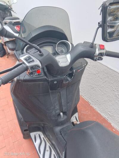 Piaggio MP3 300 ABS Hpe (2021 - 24) usata