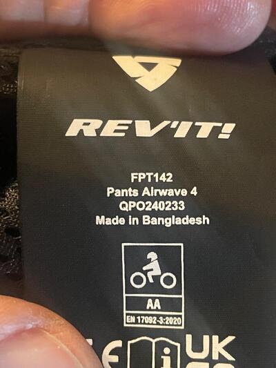 Vendo pantaloni Revit estivi nuovi Rev'it!
