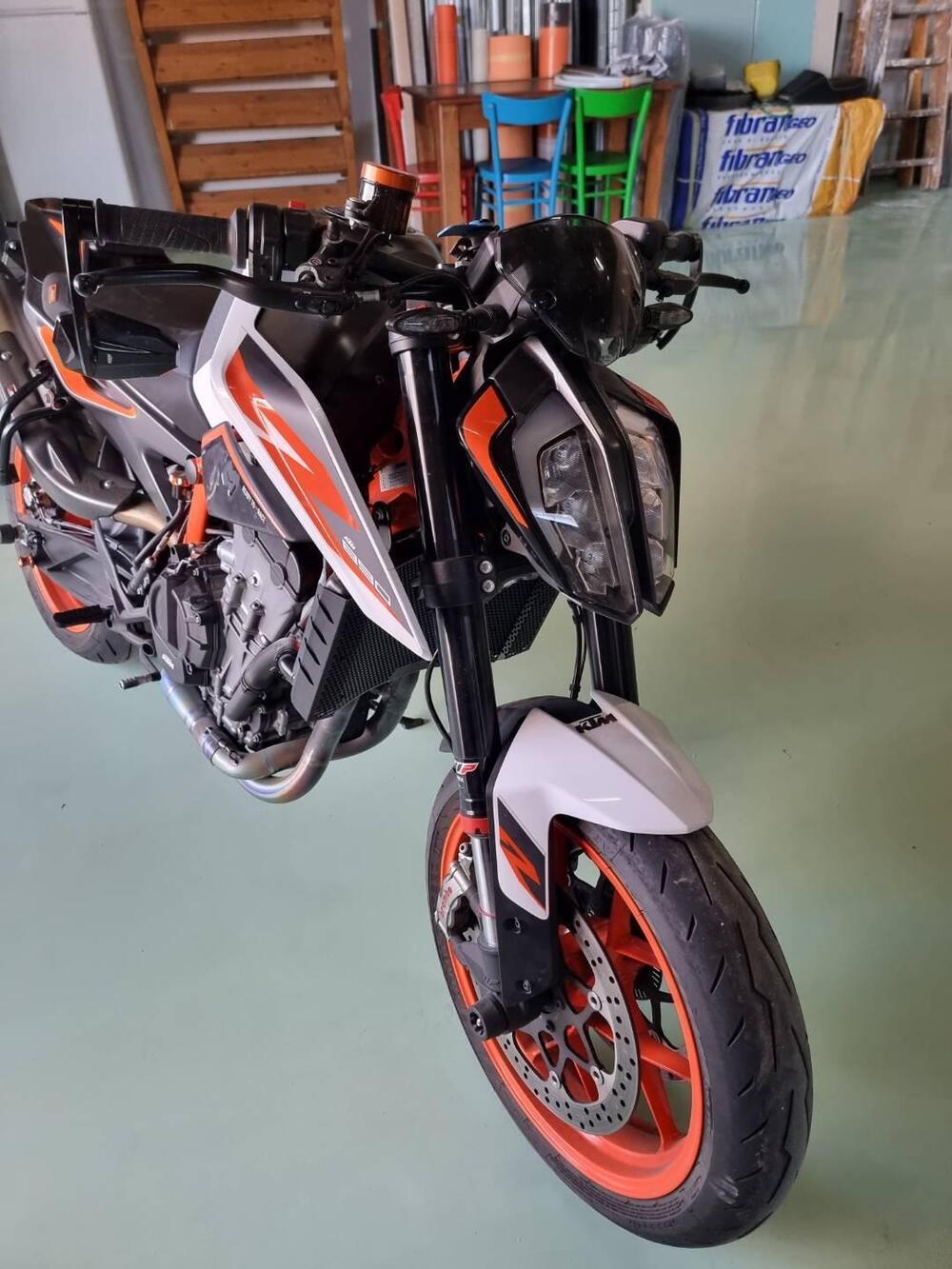 KTM 890 Duke R (2020) (3)