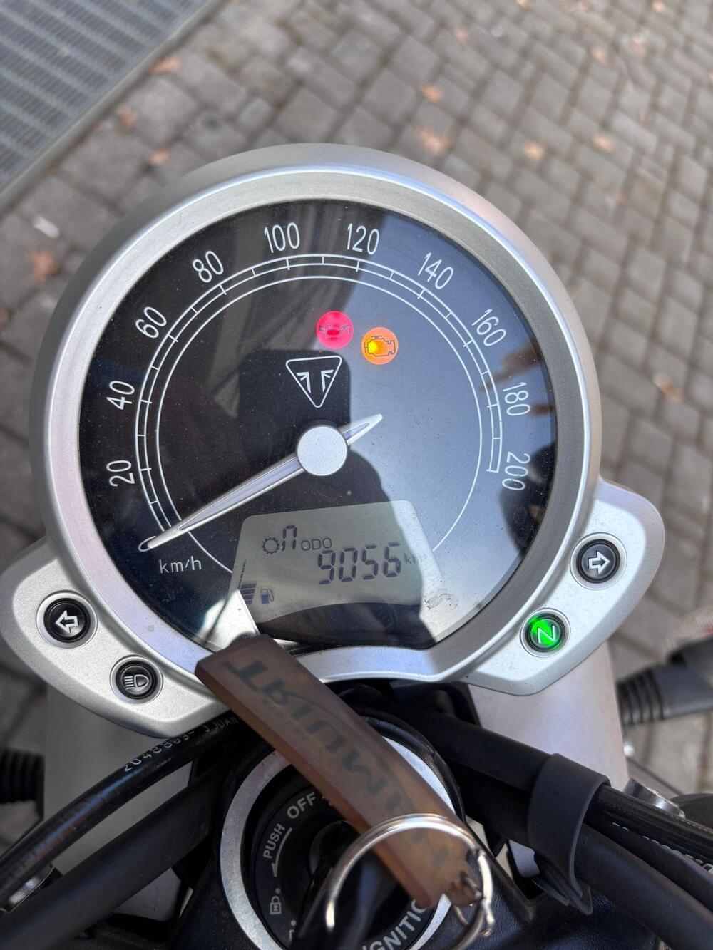 Triumph Street Twin 900 (2017 - 18) (5)