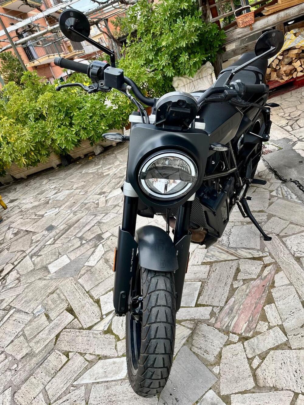 Husqvarna Svartpilen 701 (2019) (3)