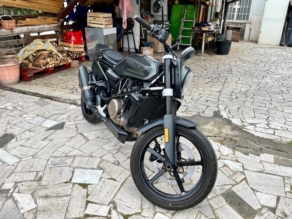Husqvarna Svartpilen 701 (2019) (4)