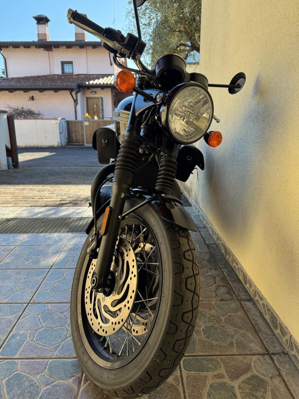 Triumph Bonneville T120 Black (2021 - 25) (2)