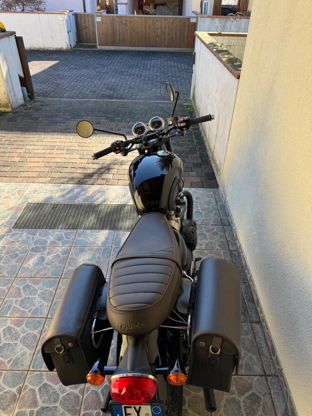 Triumph Bonneville T120 Black (2021 - 25) (3)