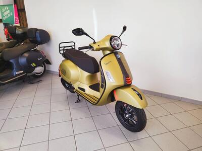 Vespa GTS 300 Super Sport (2023 - 24) usata